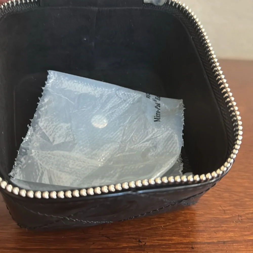 WHBM Women's Black Studded Quilted Jewelry Case OS NWT - Picture 10 of 13